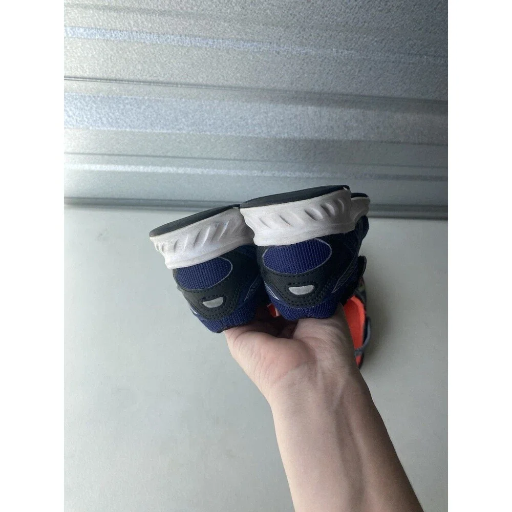 ASICS, Crocs this pre